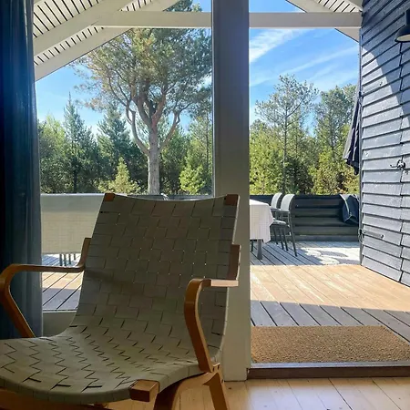 Minimalist Summer House Near In Сasa de vacaciones *