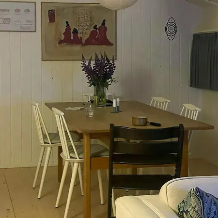 Сasa de vacaciones Minimalist Summer House Near In