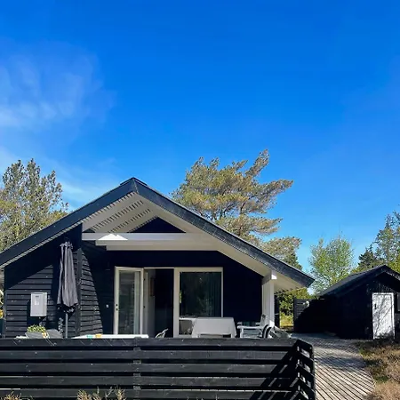 Minimalist Summer House Near In Сasa de vacaciones Ålbæk